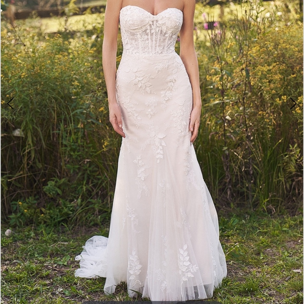 NEW UNALTERED, NEVER WORN WEDDING DRESS!!